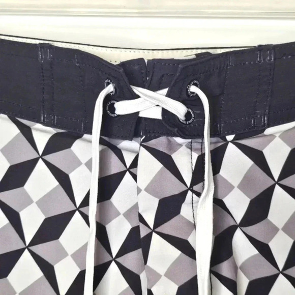 American Eagle Men's Hybrid Geometric Black White Gray Board Shorts Size Large - Picture 5 of 13